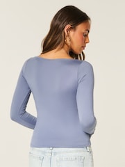 Gris - Top de manga larga con cuello oblicuo de Hollister - Imagen 2 de 3