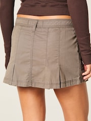 Hollister Brown Low Rise Twill Pleated Mini Skirt - Image 3 of 4