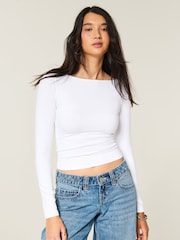 Blanco - Top de manga larga con cuello oblicuo de Hollister - Imagen 1 de 5
