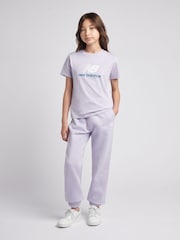 Morado - Camiseta con logotipo apilado para niña de New Balance - Imagen 5 de 8