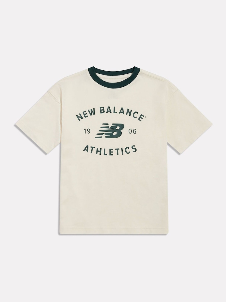 Cream - New Balance Athletics Varsity Graphic T-Shirt - Bild 1 von 3