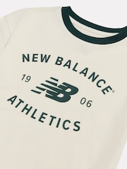 Cream - New Balance Athletics Varsity Graphic T-Shirt - Bild 3 von 3
