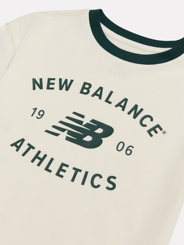 Cream - New Balance Athletics Varsity Graphic T-Shirt - Bild 3 von 3