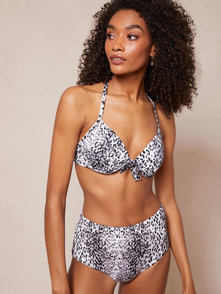 Einfarbig mit Animal-Print - Mint Tief ausgeschnittenes Bikini-Top aus Samt - Bild 1 von 5 Einfarbig mit Animal-Print - Mint Tief ausgeschnittenes Bikini-Top aus Samt - Bild 1 von 5