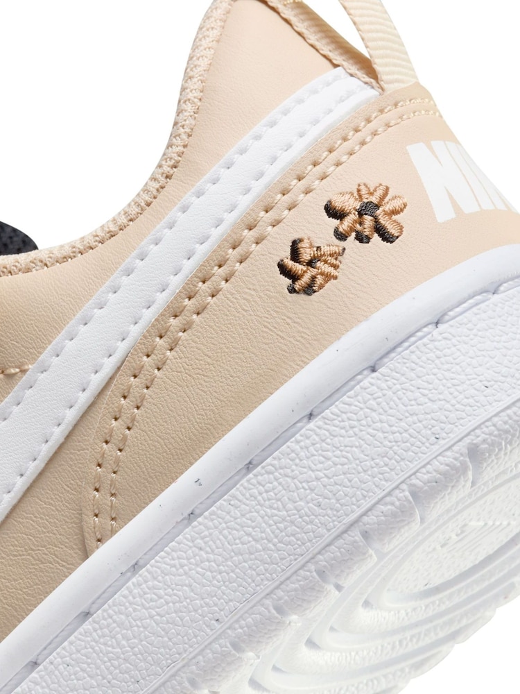 Neutrale Farbe - Nike Junior Court Borough Low Recraft Turnschuhe - Bild 11 von 11 Neutrale Farbe - Nike Junior Court Borough Low Recraft Turnschuhe - Bild 11 von 11
