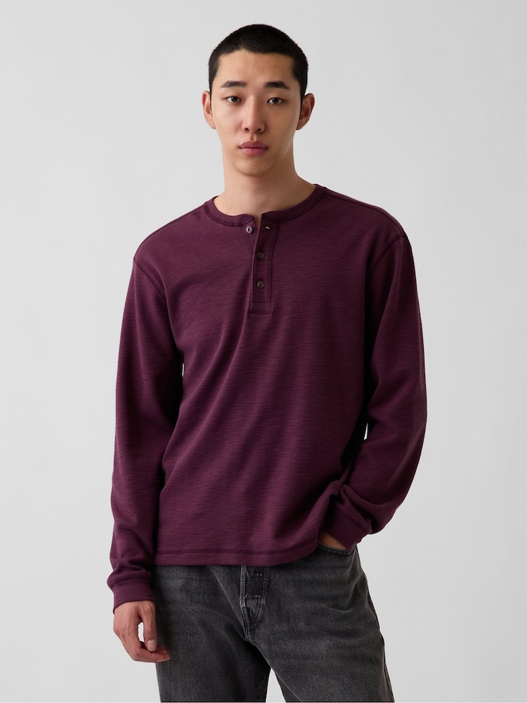 Burgundijas sarkans - Gap Relaxed Henley T-krekls - Attēls 1 no 5