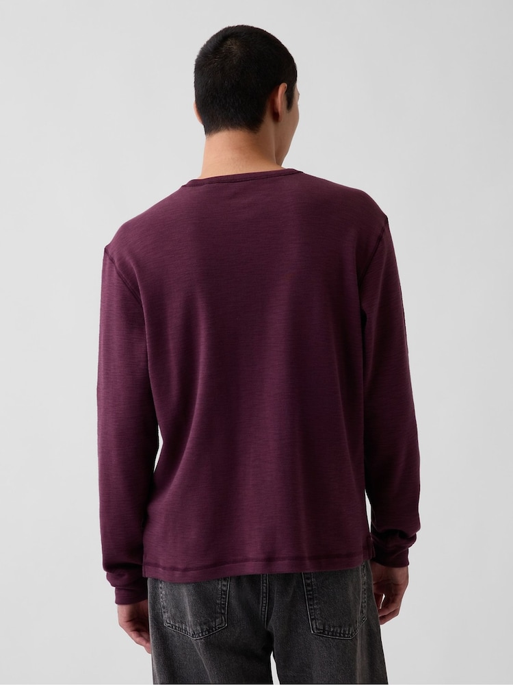 Burgundijas sarkans - Gap Relaxed Henley T-krekls - Attēls 2 no 5