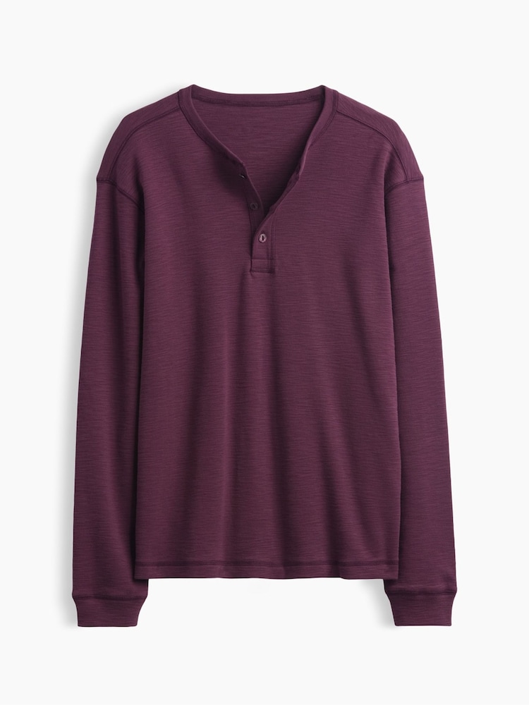 Burgundijas sarkans - Gap Relaxed Henley T-krekls - Attēls 5 no 5