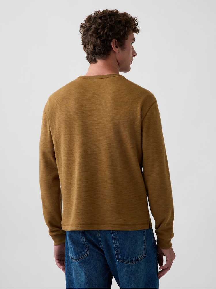 Dzeltenbrūns - Gap Relaxed Henley T-krekls - Attēls 2 no 5