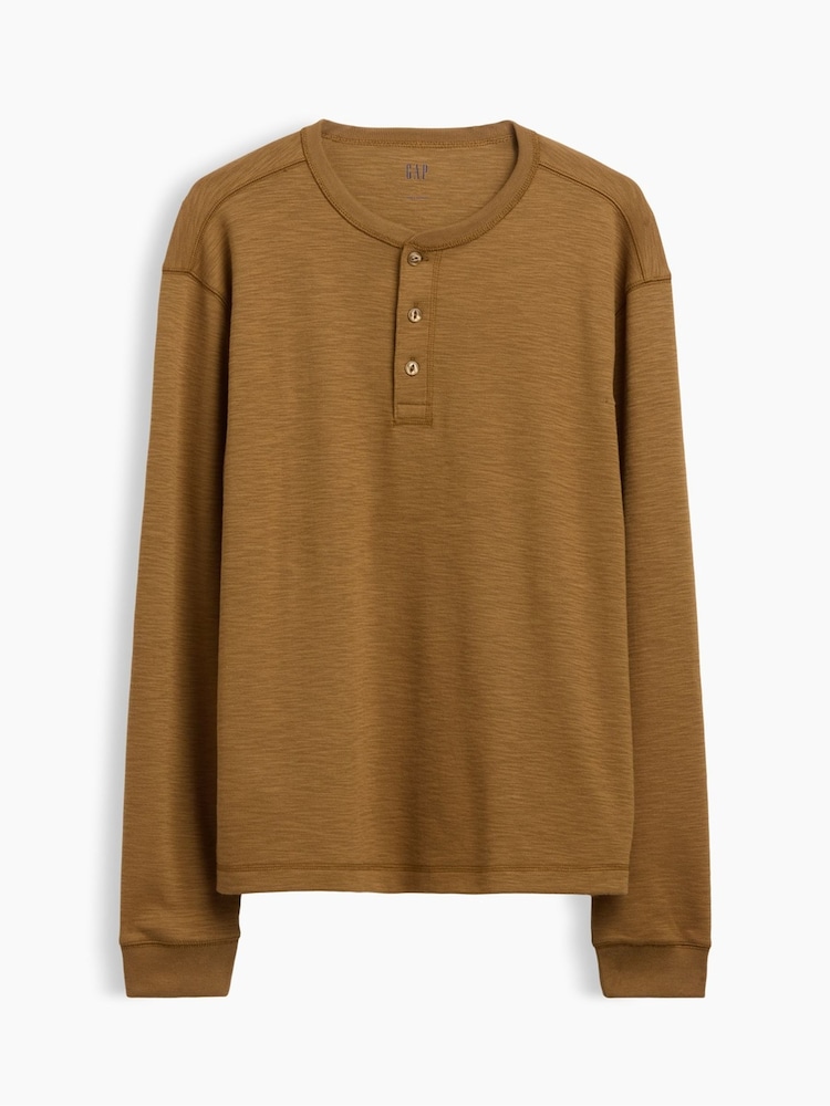 Dzeltenbrūns - Gap Relaxed Henley T-krekls - Attēls 5 no 5