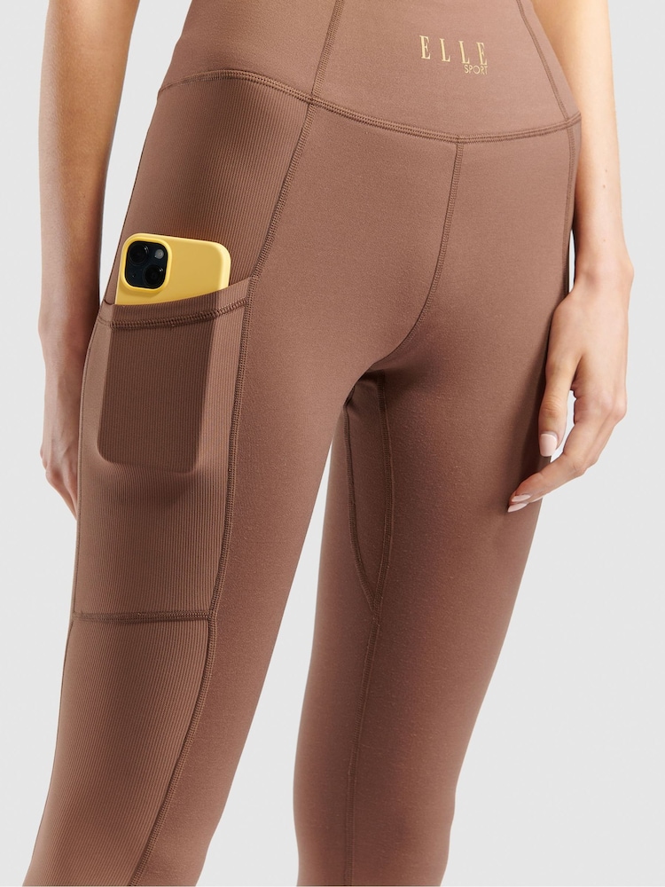 Brązowe, prążkowane legginsy Elle Sport z wykończeniem z zamszu - Image 5 of 6