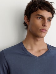 Reiss Airforce Blue Salina Cotton-Modal V-Neck Tailored-Fit T-Shirt - Image 4 of 6