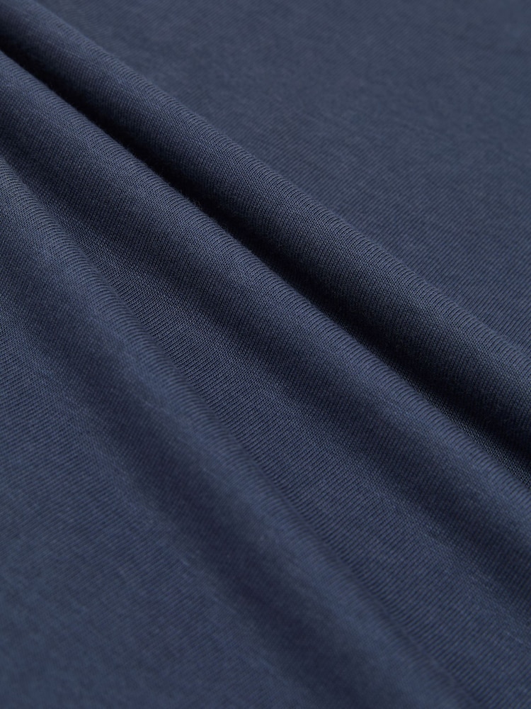 Reiss Airforce Blue Salina Cotton-Modal V-Neck Tailored-Fit T-Shirt - Image 6 of 6 Reiss Airforce Blue Salina Cotton-Modal V-Neck Tailored-Fit T-Shirt - Image 6 of 6