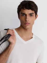 Reiss White Salina Cotton-Modal V-Neck Tailored-Fit T-Shirt - Image 3 of 6