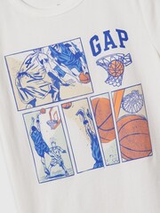 Weiß/Basketball - Gap Kurzärmelige T-Shirt mit Rundhalsausschnitt und Logografik 4 bis 13 Jahre)​​​​​​​ - Bild 3 von 4