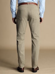Бежевая cream - Саржевые джинсы зауженного кроя с 5 карманами Charles Tyrwhitt - Изображение 2 из 5