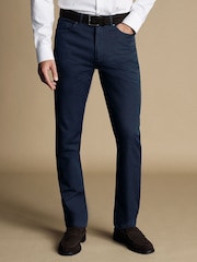 Синий - Саржевые джинсы зауженного кроя с 5 карманами Charles Tyrwhitt - Изображение 1 из 5