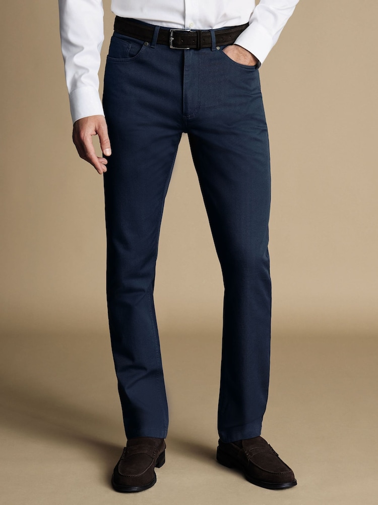 Синий - Саржевые джинсы зауженного кроя с 5 карманами Charles Tyrwhitt - Изображение 1 из 5