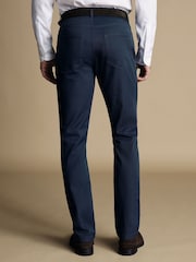 Синий - Саржевые джинсы зауженного кроя с 5 карманами Charles Tyrwhitt - Изображение 2 из 5