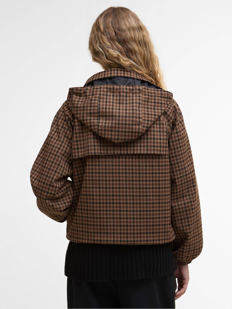 بني - سترة مقاومة للمطر Audrey من Barbour® - صورة 2 من 9 بني - سترة مقاومة للمطر Audrey من Barbour® - صورة 2 من 9
