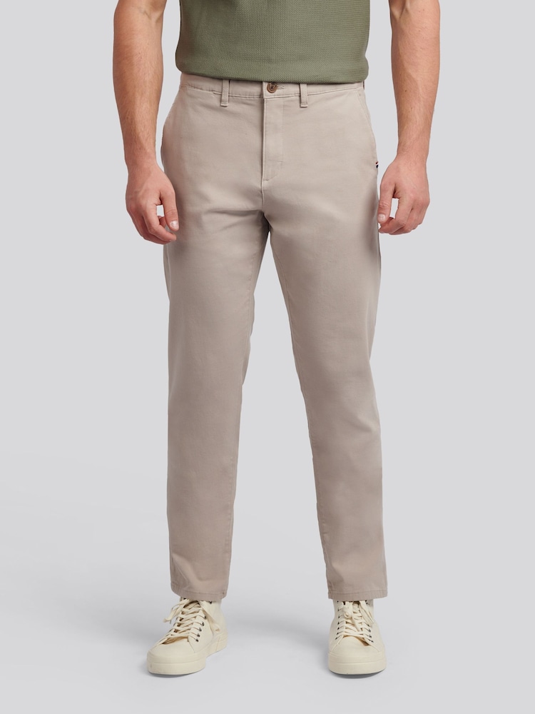 Neutralna boja - U.S. Polo Assn Textured Dobby Trousers - Slika 1 od 8 Neutralna boja - U.S. Polo Assn Textured Dobby Trousers - Slika 1 od 8