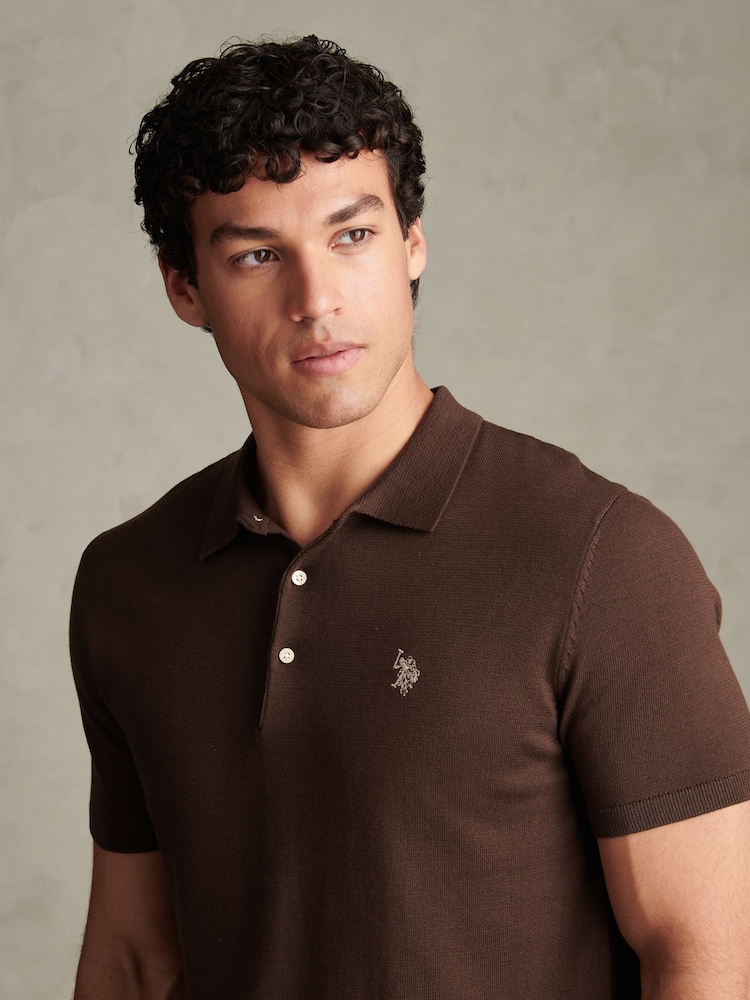 بني - قميص بولو قطن ممشط من U.S. Polo Assn. - صورة 2 من 6