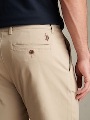 Cream - U.S. Polo Assn. Relaxed Fit Stretch Chinos - Bild 2 von 9
