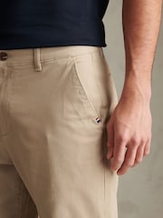 Cream - U.S. Polo Assn. Relaxed Fit Stretch Chinos - Bild 5 von 9