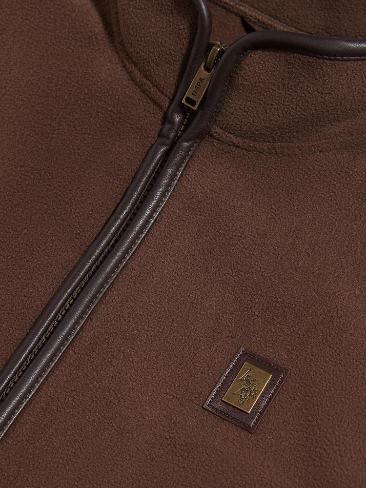 Smeđa - U.S. Polo Assn. Heritage Micro Fleece Prsluk - Slika 2 od 2 Smeđa - U.S. Polo Assn. Heritage Micro Fleece Prsluk - Slika 2 od 2