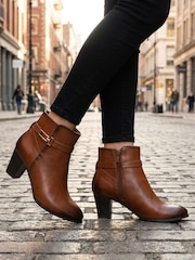 Kellanruskea Ruskea - Pavers Smart Block Heel Ankle Boots With Buckle Detail - Kuva 1 / 6
