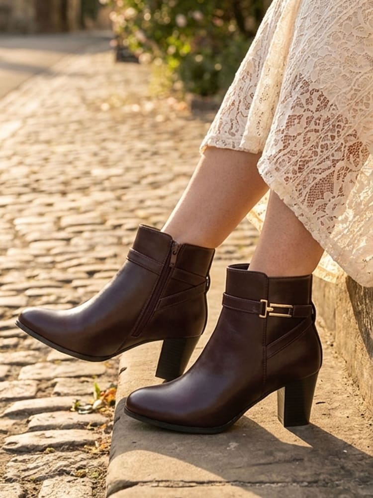 Burgundy Punainen - Pavers Smart Block Heel Ankle Boots With Buckle Detail - Kuva 1 / 6 Burgundy Punainen - Pavers Smart Block Heel Ankle Boots With Buckle Detail - Kuva 1 / 6