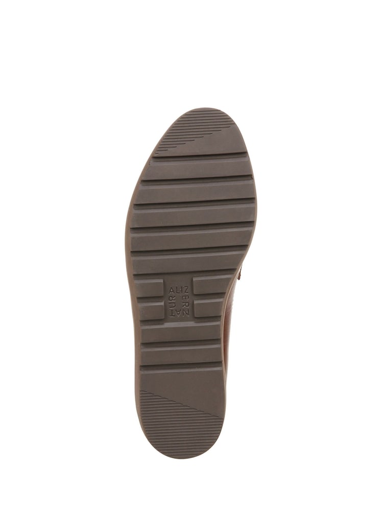 Mocasines de piel sin cordones Adiline de corte ancho de Naturalizer - Imagen 7 de 7 Mocasines de piel sin cordones Adiline de corte ancho de Naturalizer - Imagen 7 de 7