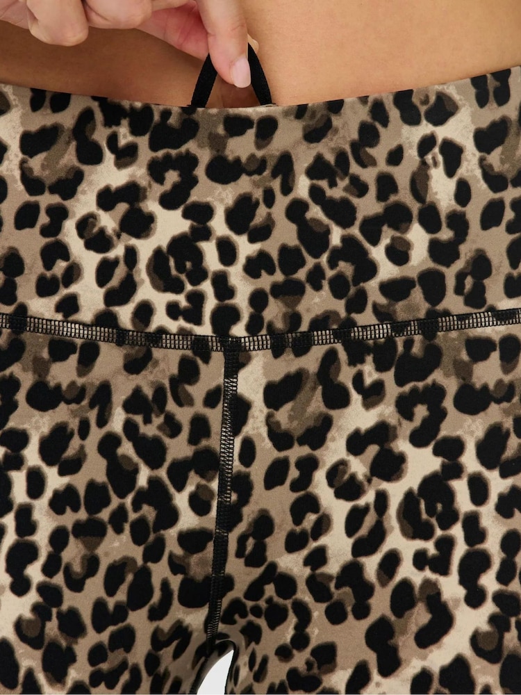 Sweaty Betty Leopard Print Power 7/8 Piping Workout Leggings - Image 6 of 6 Sweaty Betty Leopard Print Power 7/8 Piping Workout Leggings - Image 6 of 6
