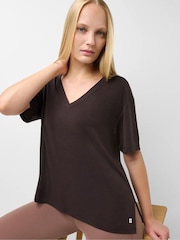 T-shirt Sweaty Betty Soft Flow Studio à Col en V - Image 1 sur 6