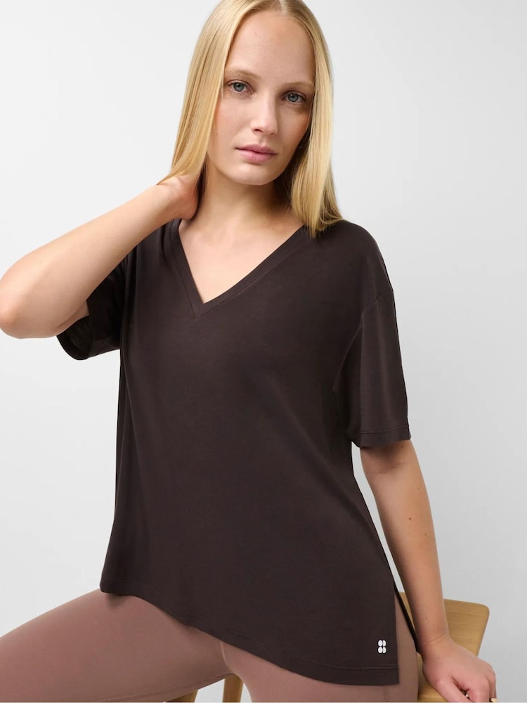T-shirt Sweaty Betty Soft Flow Studio à Col en V - Image 1 sur 6 T-shirt Sweaty Betty Soft Flow Studio à Col en V - Image 1 sur 6