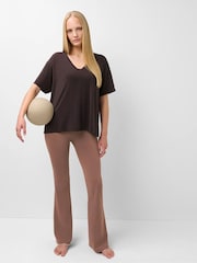 T-shirt Sweaty Betty Soft Flow Studio à Col en V - Image 3 sur 6