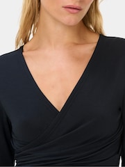 أسود - رداء عُلوي Wear Your Way بكُم طويل من تشكيلة Soft Flow Studio من Sweaty Betty - صورة 6 من 6