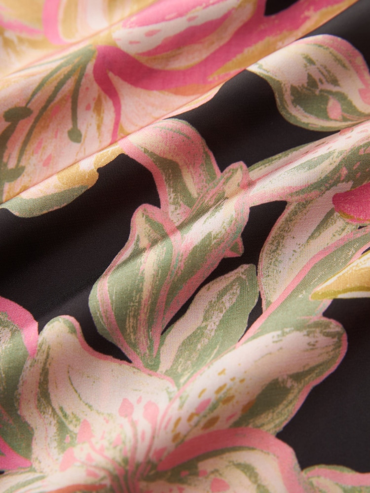 Buntes Blumenmuster - Trägertop mit Spitzenbesatz - Bild 5 von 5 Buntes Blumenmuster - Trägertop mit Spitzenbesatz - Bild 5 von 5