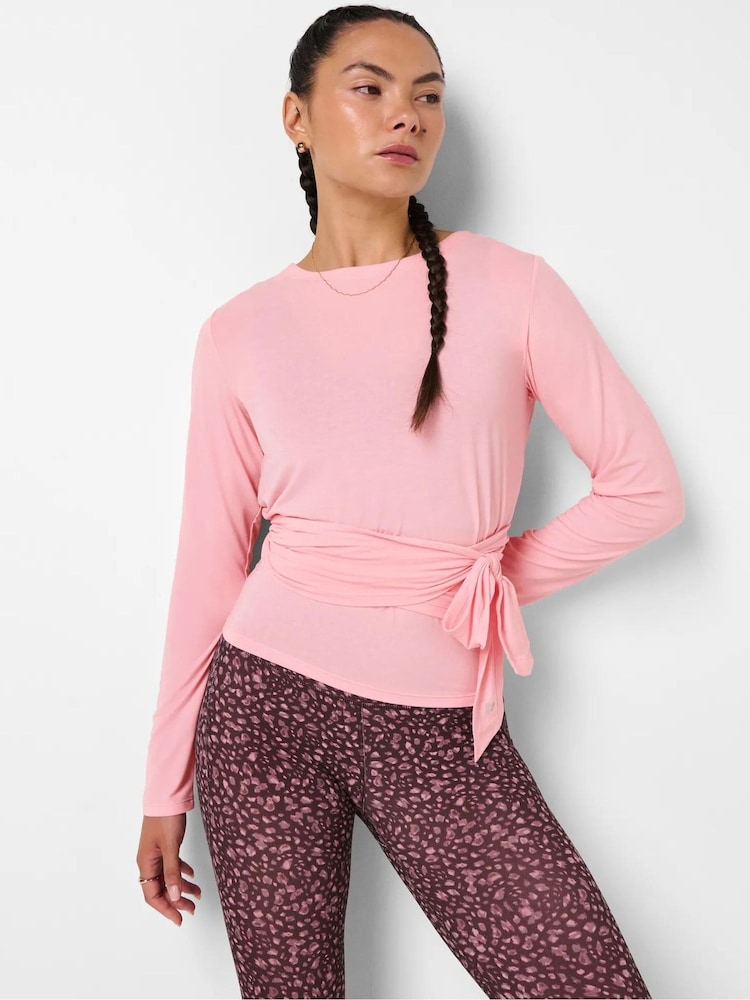 وردي - رداء عُلوي Wear Your Way بكُم طويل من تشكيلة Soft Flow Studio من Sweaty Betty - صورة 1 من 6 وردي - رداء عُلوي Wear Your Way بكُم طويل من تشكيلة Soft Flow Studio من Sweaty Betty - صورة 1 من 6