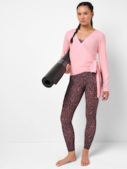 وردي - رداء عُلوي Wear Your Way بكُم طويل من تشكيلة Soft Flow Studio من Sweaty Betty - صورة 4 من 6