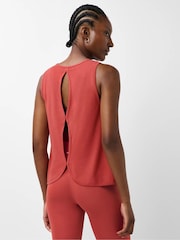 Қызыл - Sweaty Betty Soft Flow Studio кілт тесігі бар майка - 6суретінің 3 суреті
