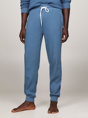بنطلون رياضي مريح أزرق Monotype من Tommy Hilfiger - صورة 1 من 5