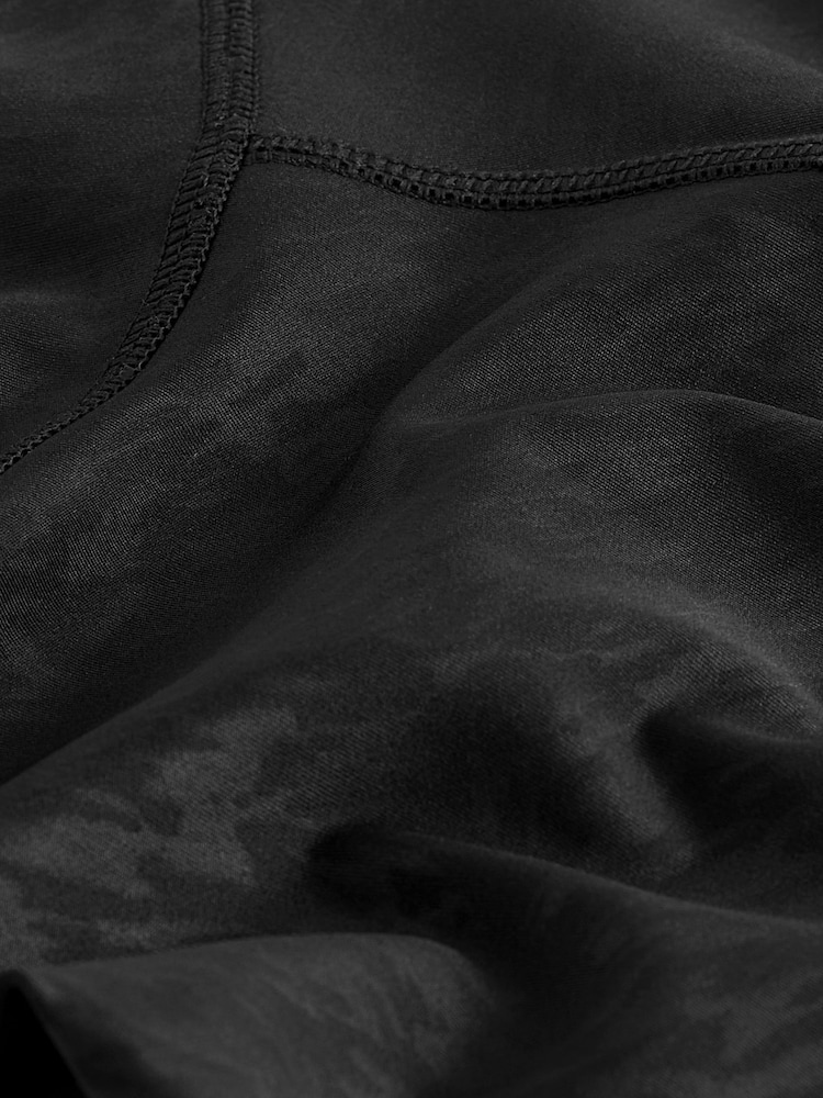 Schwarz/Prägung/Zebraprint - Next Active Sport Tummy Control Radler Shorts mit hoher Taille - Bild 7 von 7 Schwarz/Prägung/Zebraprint - Next Active Sport Tummy Control Radler Shorts mit hoher Taille - Bild 7 von 7