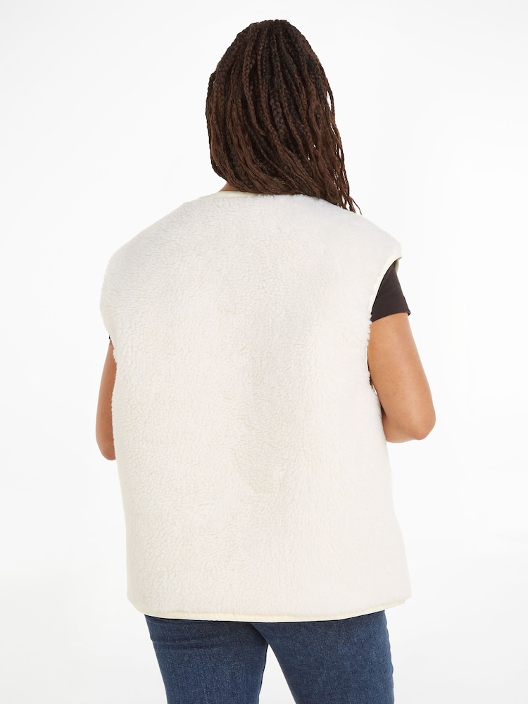 Calvin Klein Jeans Cream Sherpa Vest - Image 2 of 6 Calvin Klein Jeans Cream Sherpa Vest - Image 2 of 6