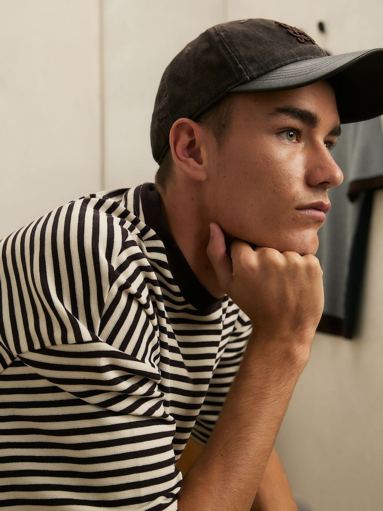 River Island жазуының капы - 2суретінің 1 суреті