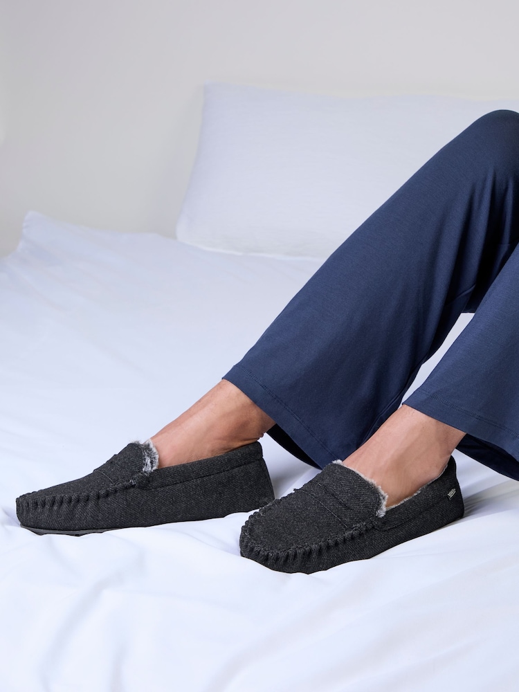 Pantuflas tipo mocasín de espiga suave de Totes - Imagen 1 de 5