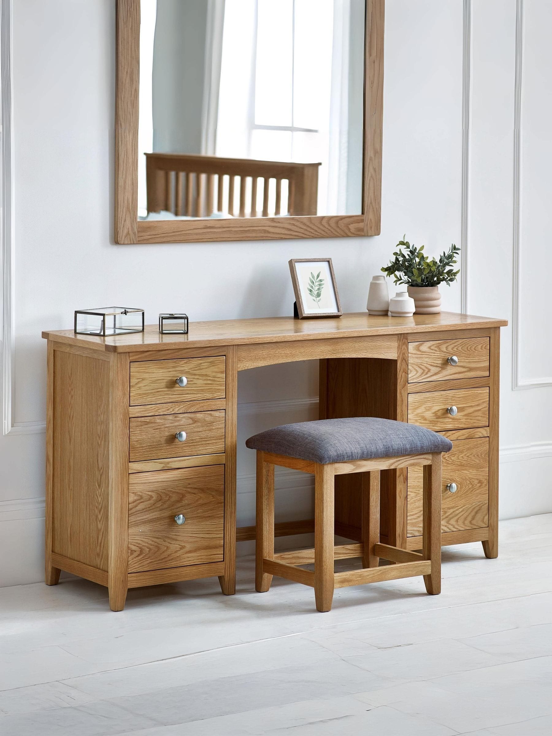 Julian Bowen Unisex Oak Mallory Twin Pedestal Dressing Table Stool - Image 4