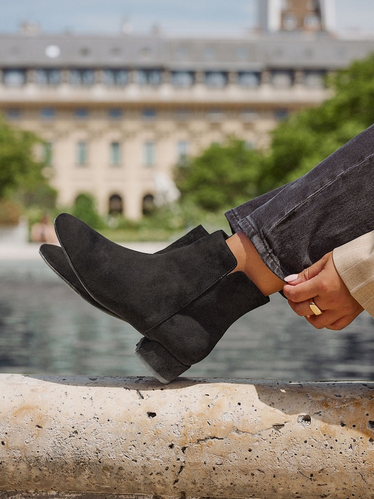 أسود سويد - Linzi Outline Low Block Heeled Ankle Boots - صورة 1 من 5 أسود سويد - Linzi Outline Low Block Heeled Ankle Boots - صورة 1 من 5