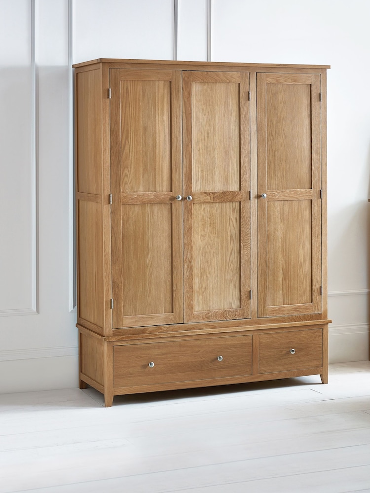 Julian Bowen Oak Mallory Triple, 2 Drawers Wardrobe - Image 1 of 3