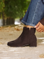 بني - Linzi Outline Low Block Heeled Ankle Boots - صورة 2 من 6